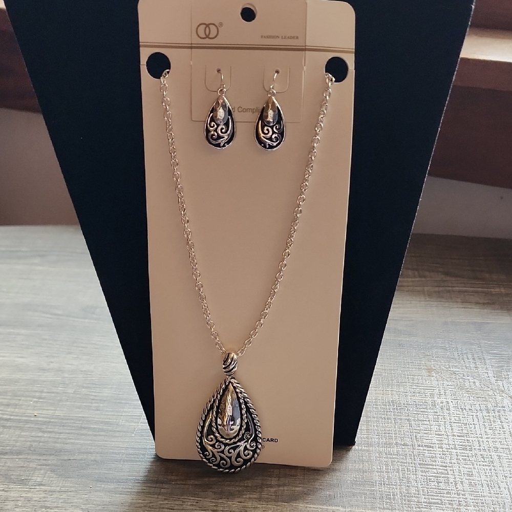 Elegant Silver and Gold Teardrop Jewelry Set